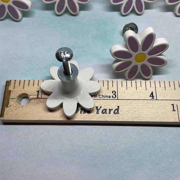 Set of 10 Daisy Lavender Flower Drawer Knobs - Picture 7 of 9